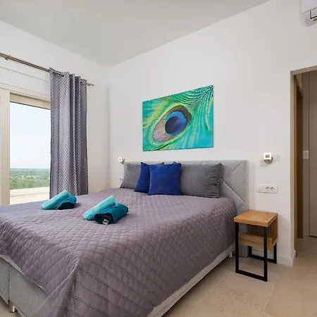 فيلة Carimelli *